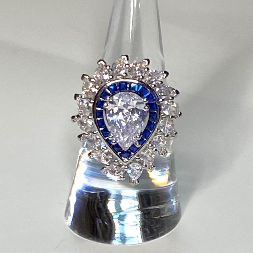 Art Nouveau blue accent stone ring
